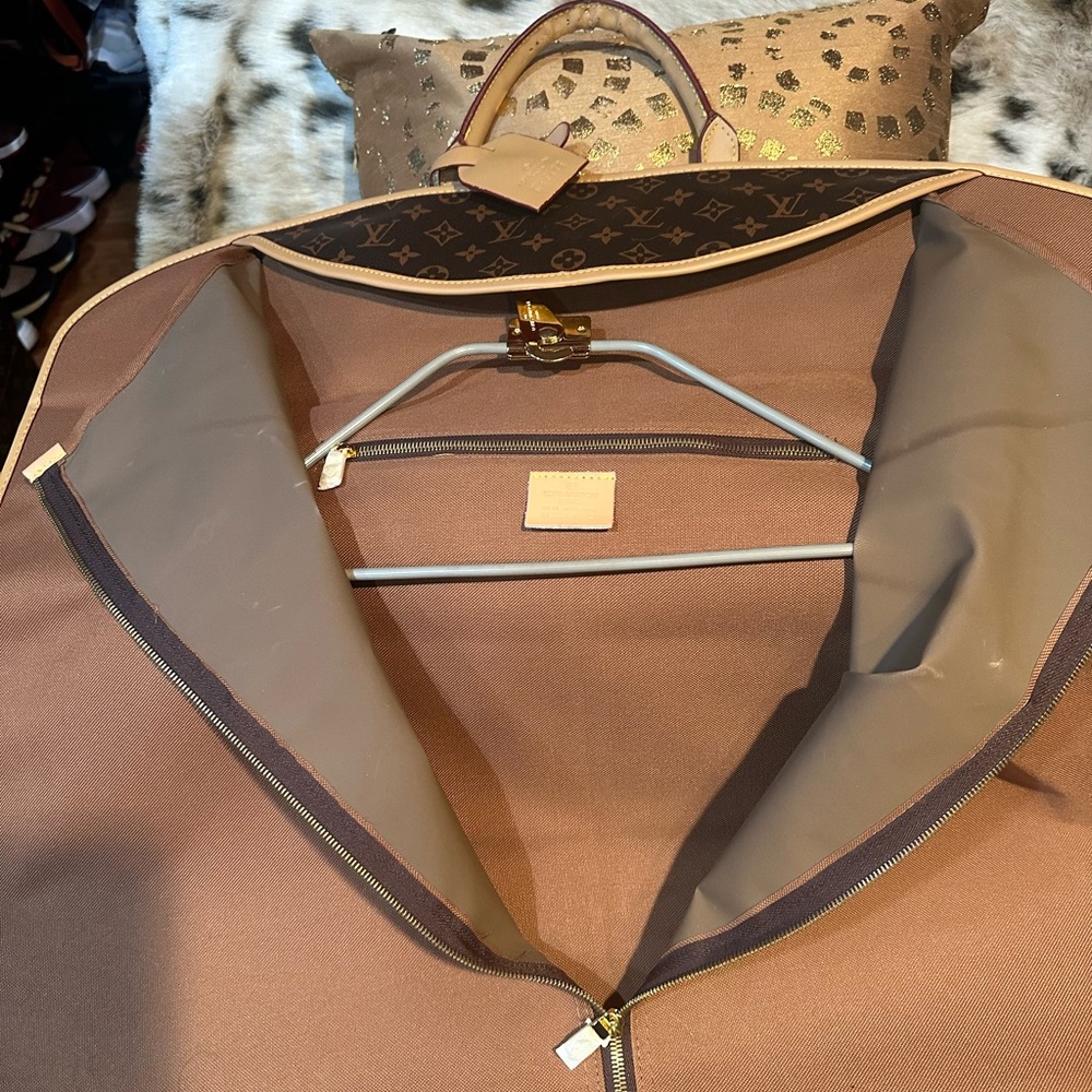 Louis Vuitton M23432 Monogram Canvas
Cloth Hanger/ Garment Cover - Picture 2 of 7